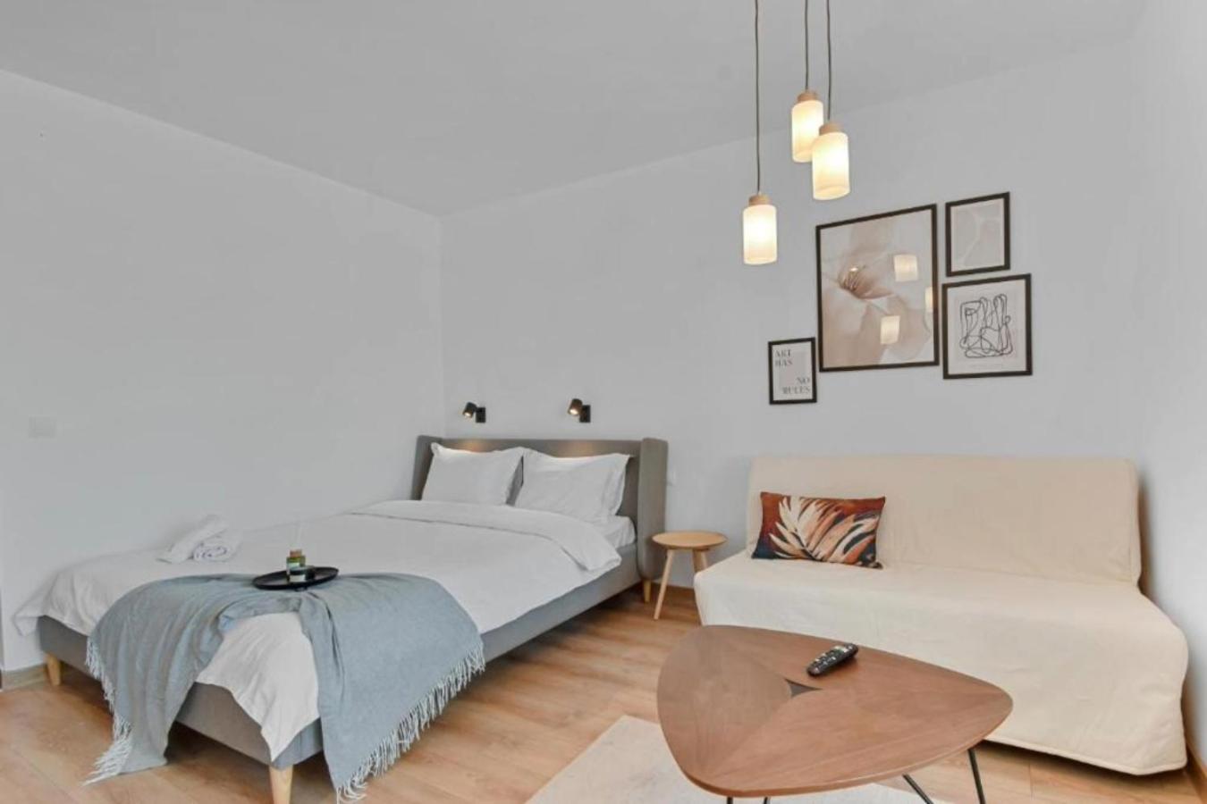 Serene Retreat - Beautifully Designed Studio Bukarest Exterior foto